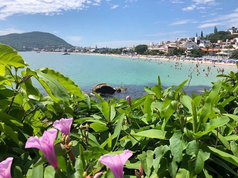 Apto Bombinhas 🏖️ Piscinas & Jacuzzi 🏖️ Wi-Fi & 2 Vagas