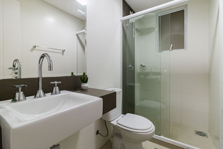 Apto Bombinhas ⭐️ Piscinas & Jacuzzi ⭐️ Wi-Fi & Vaga