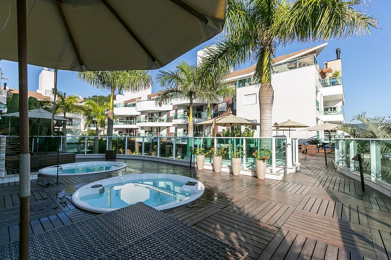 Apto Bombinhas ⭐️ Piscinas & Jacuzzi ⭐️ Wi-Fi & Vaga
