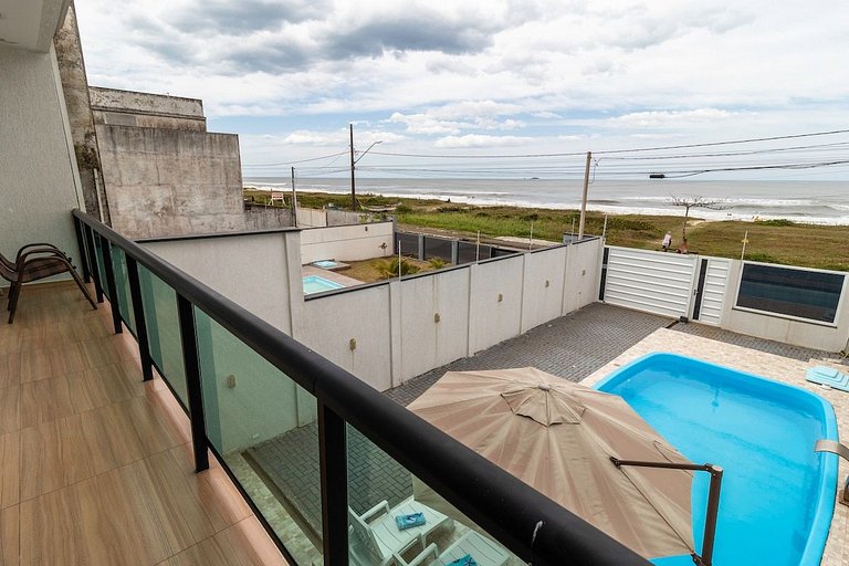 Beira Mar, Sobrado com Piscina em Matinhos