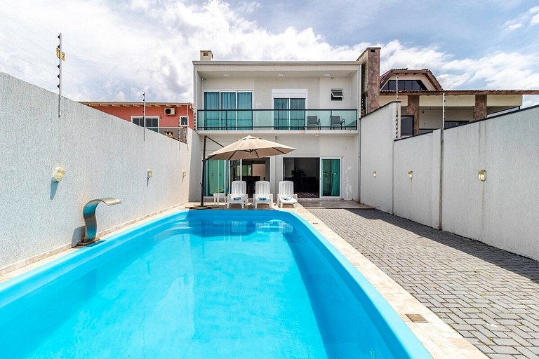 Beira Mar, Sobrado com Piscina em Matinhos