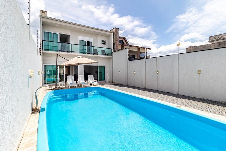 Beira Mar, Sobrado com Piscina em Matinhos