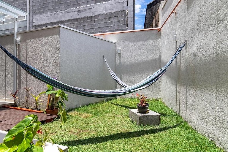 Jardim c/ Redário e Churrasqueira! Perto da Praia