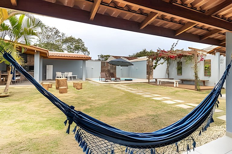 Incrível Casa Ampla com Piscina e Churrasqueira!