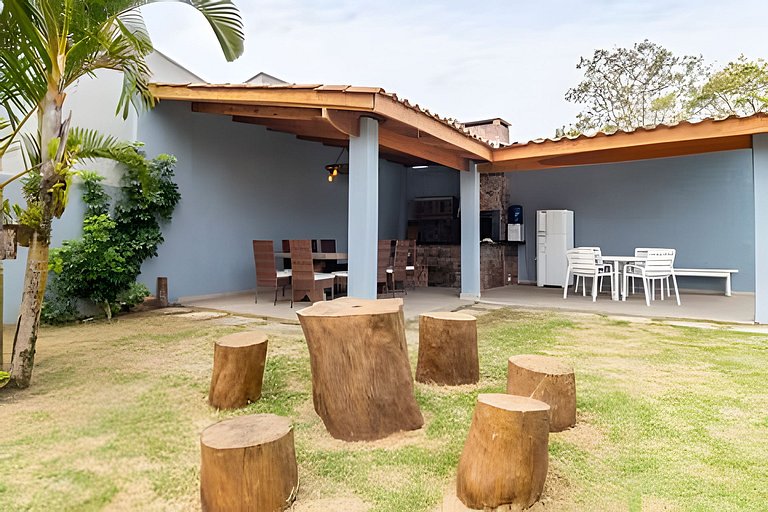 Incrível Casa Ampla com Piscina e Churrasqueira!