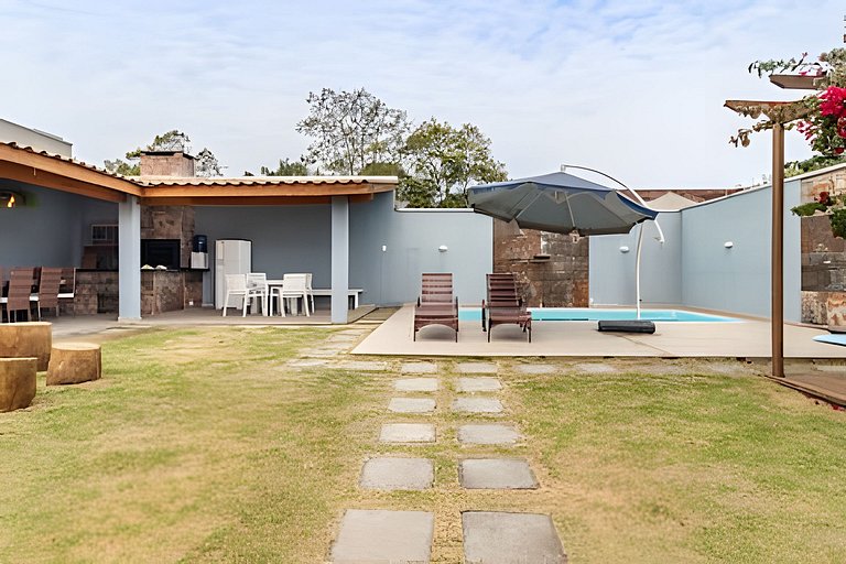 Incrível Casa Ampla com Piscina e Churrasqueira!