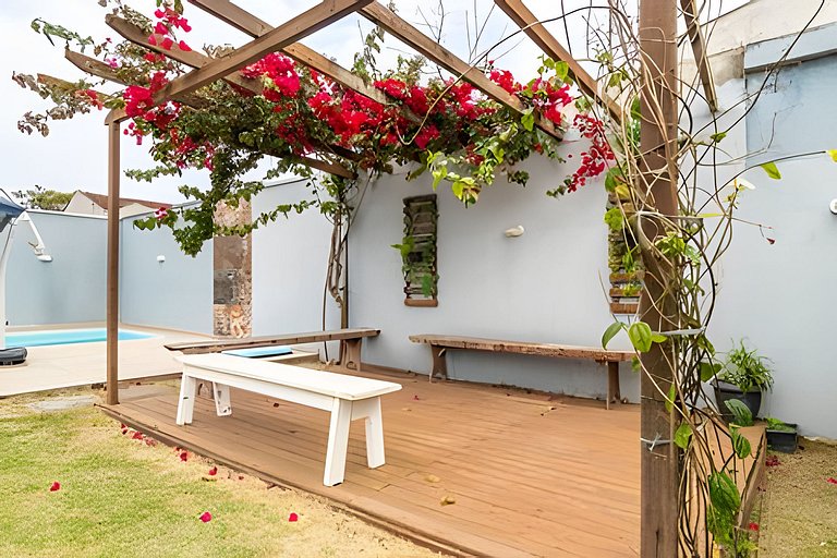 Incrível Casa Ampla com Piscina e Churrasqueira!