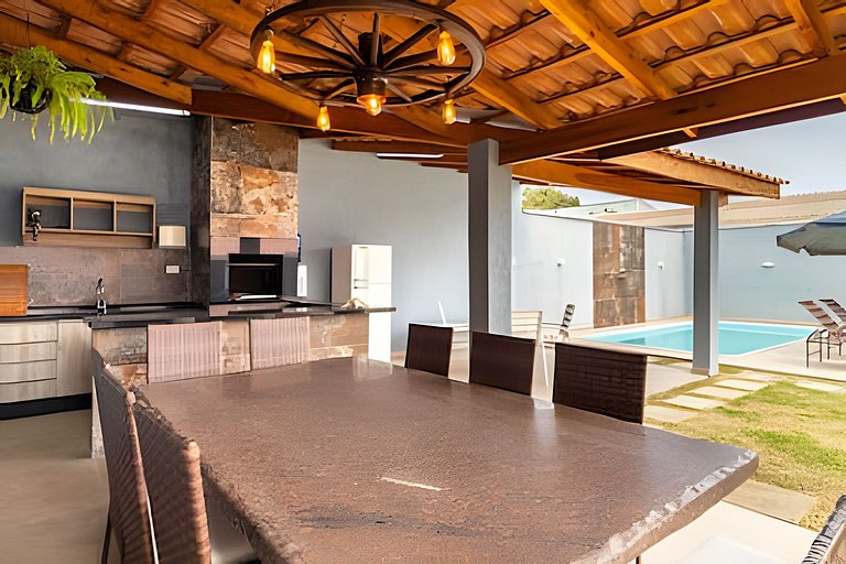 Incrível Casa Ampla com Piscina e Churrasqueira!
