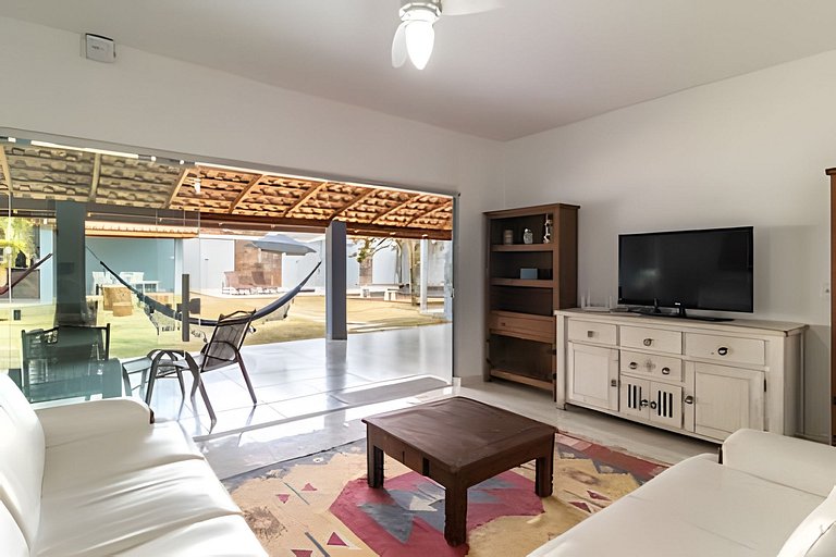 Incrível Casa Ampla com Piscina e Churrasqueira!